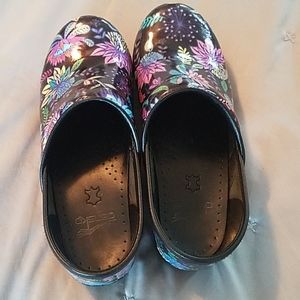 Dansko floral patent
